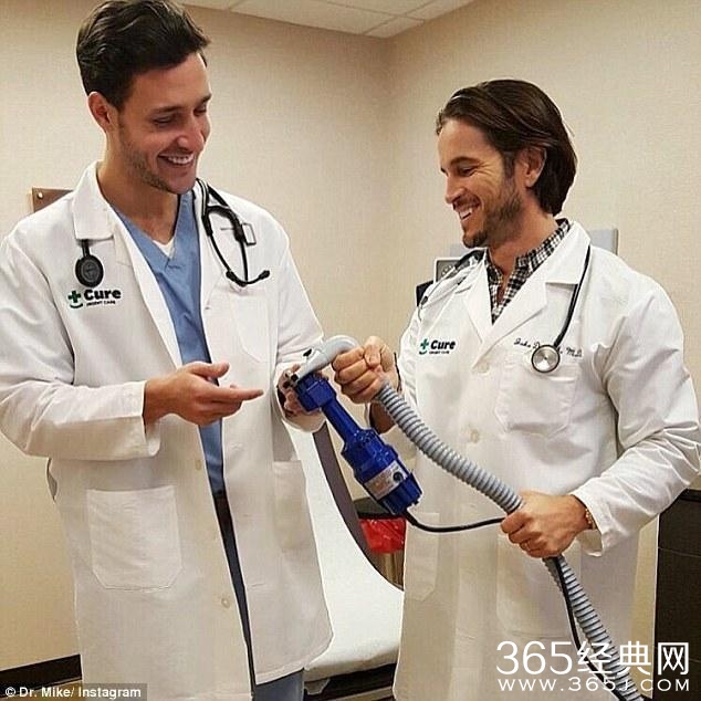 世界上最帅的男医生有主了！