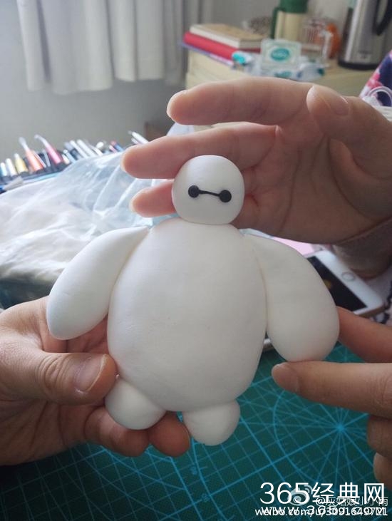 黄晓明探望白血病患者 送亲手制作大白玩偶