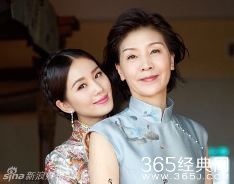 刘诗诗妈妈气质如兰走红 明星妈妈依旧美丽