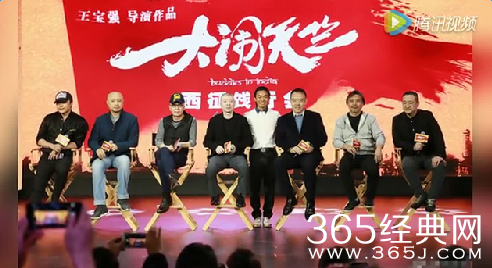 王宝强跪谢陈凯歌现场视频 首当导演执导《大闹天竺》