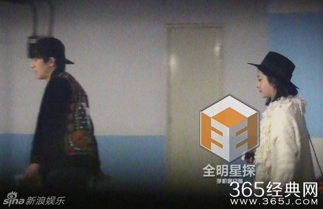 林更新携网红女友王柳会友 相拥热吻香脖