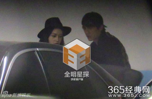 林更新携网红女友王柳会友 相拥热吻香脖