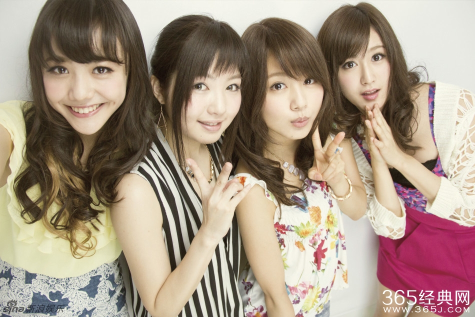 《垫底辣妹》发海报预告 内地定档4月14日