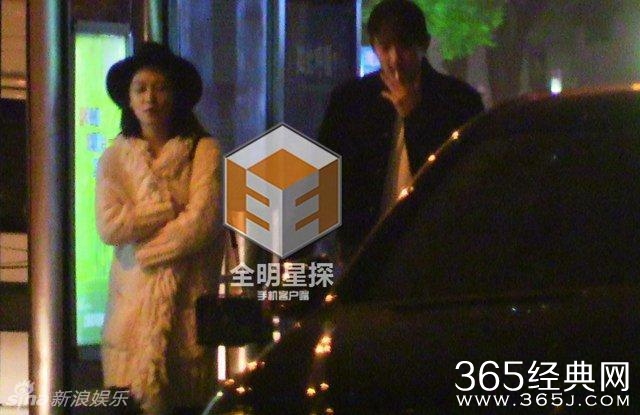 林更新携网红女友王柳会友 相拥热吻香脖