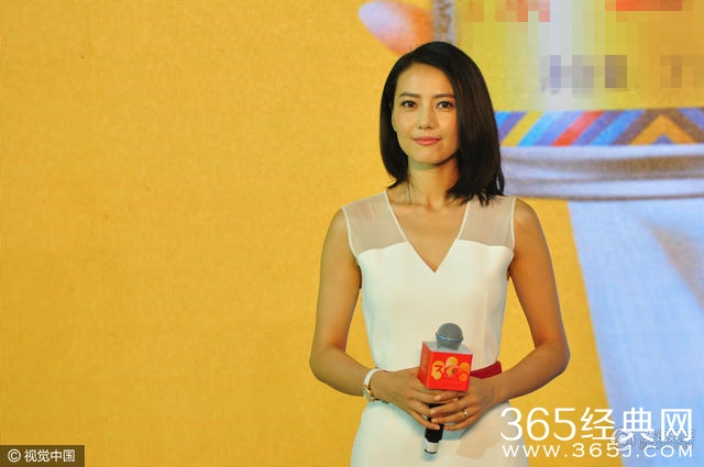 大美女高圆圆穿白色长裙现身捞金