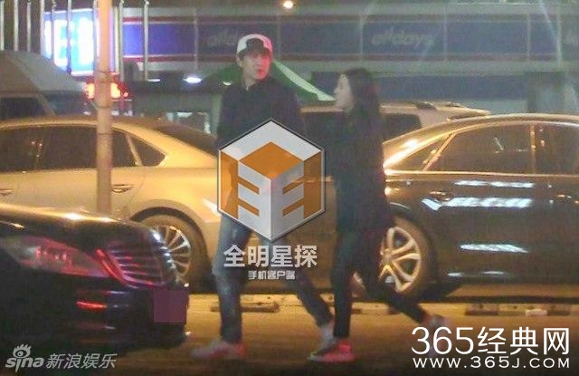 林更新携网红女友王柳会友 相拥热吻香脖