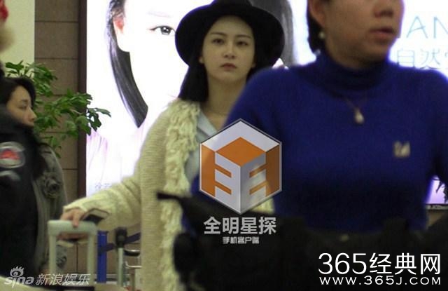 林更新携网红女友王柳会友 相拥热吻香脖