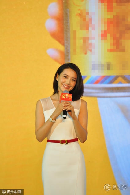 大美女高圆圆穿白色长裙现身捞金