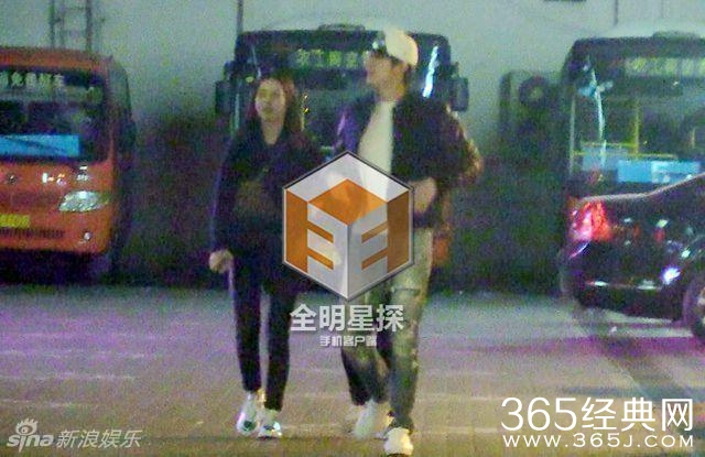 林更新携网红女友王柳会友 相拥热吻香脖