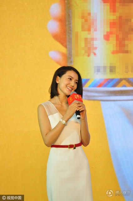 大美女高圆圆穿白色长裙现身捞金