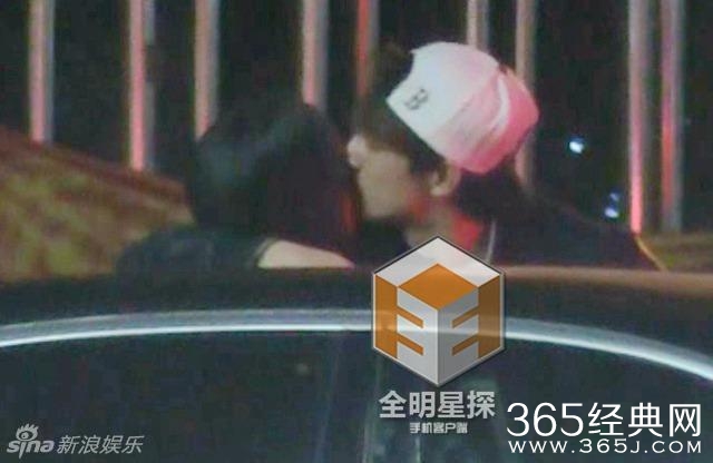 林更新携网红女友王柳会友 相拥热吻香脖