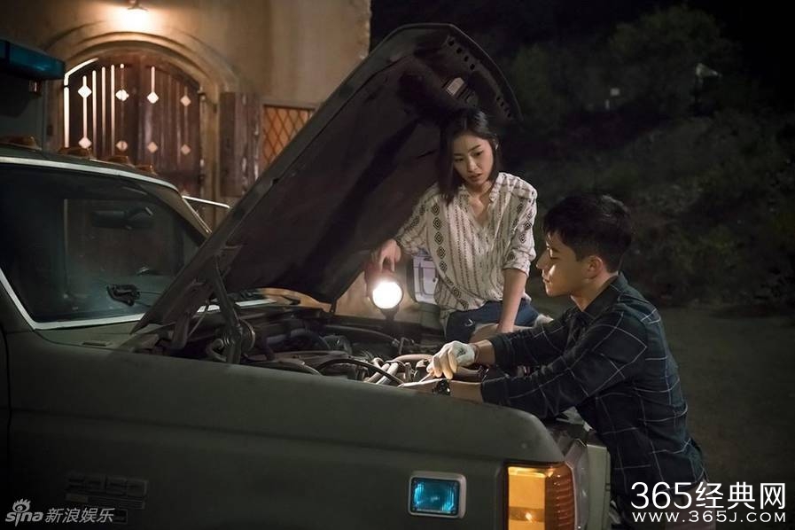 《太阳后裔》幕后有爱！宋仲基为乔妹遮阳