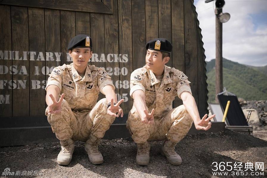 《太阳后裔》幕后有爱！宋仲基为乔妹遮阳