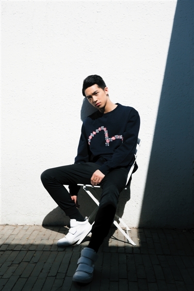 许魏洲新英文单曲I Remember Your Eyes歌词及试听地址