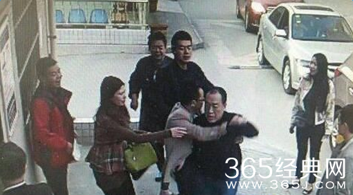 西安民警殴打保安视频曝光 只因收取3元停车费