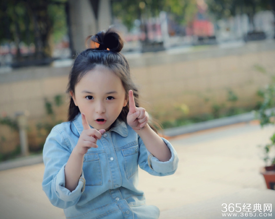 小芈月刘楚恬扎丸子头 缺门牙俏皮可爱