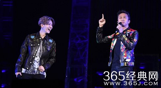 鹿晗Reloaded演唱会全程视频 与邓超合唱《超级英雄》