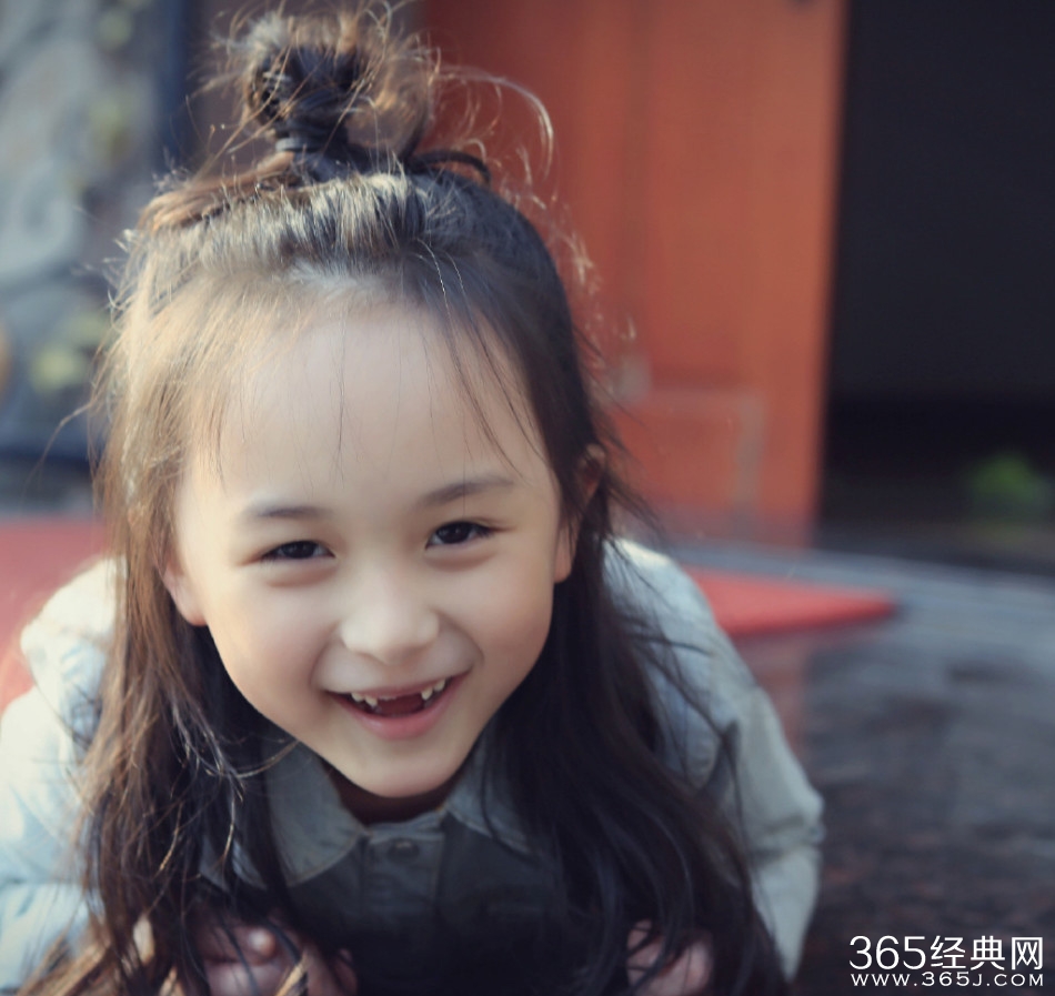小芈月刘楚恬扎丸子头 缺门牙俏皮可爱