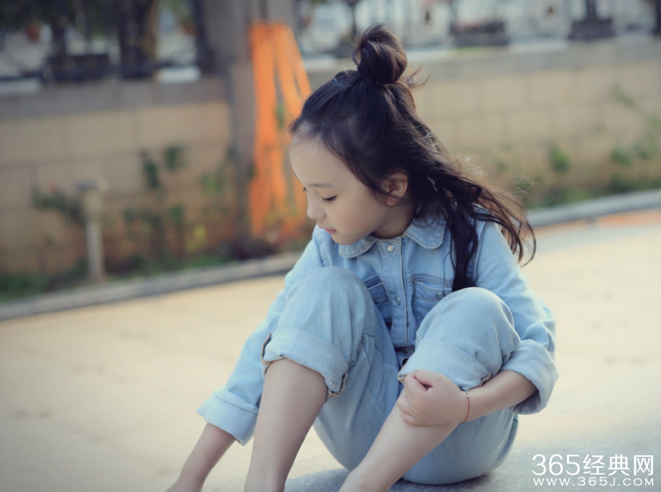 小芈月刘楚恬扎丸子头 缺门牙俏皮可爱