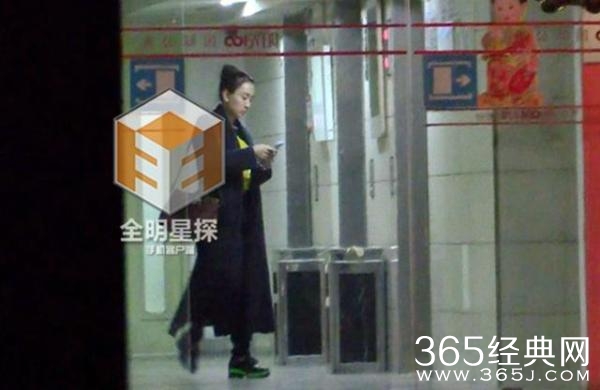 马苏醉酒随小鲜肉回公寓 疑似新男友曝光