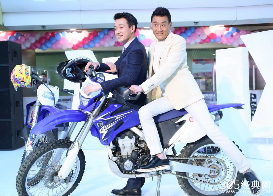 梁家辉零下40度跳冰河 帮佟大为关悦劝和