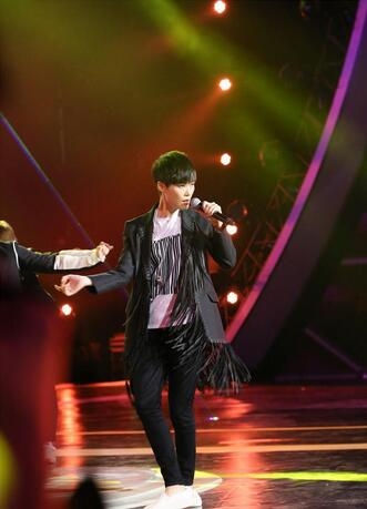 李宇春上最强大脑第三季潮装亮相