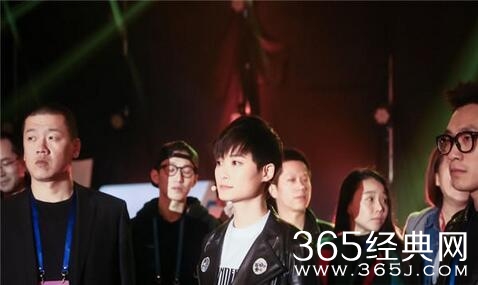 李宇春上最强大脑第三季潮装亮相