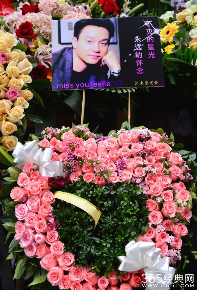 张国荣逝世13周年 大批粉丝为