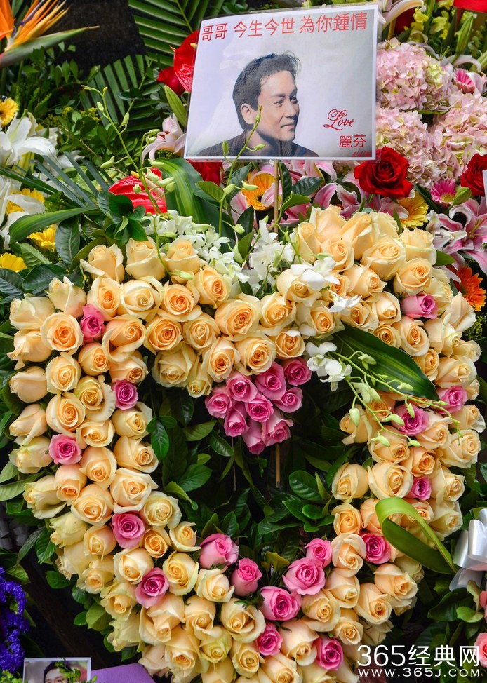 张国荣逝世13周年 大批粉丝为