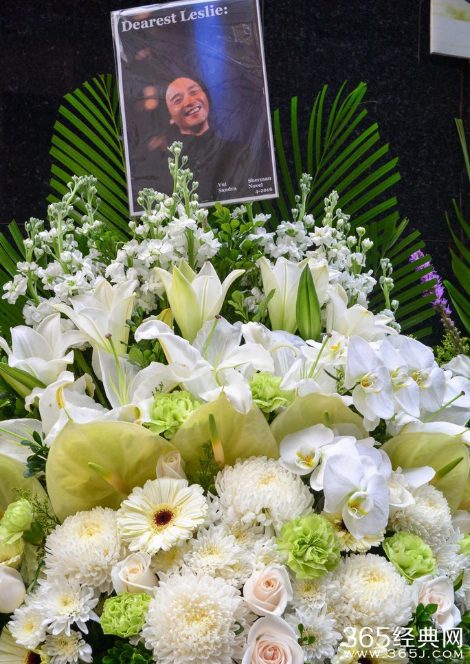 张国荣逝世13周年 大批粉丝为