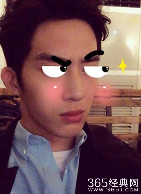 井柏然晒照搞怪 网友:旁边坐倪妮吗?倪妮井柏然恋情