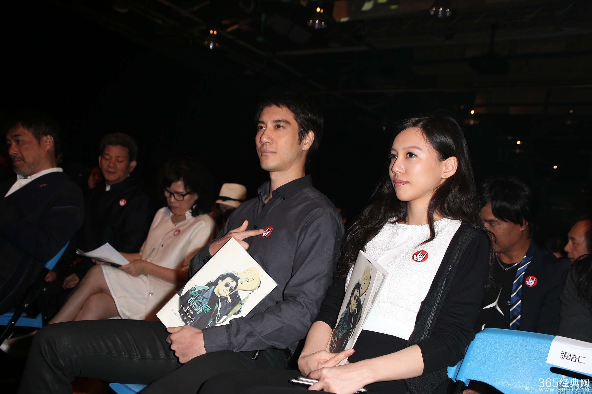 王力宏妻子李靓蕾怀二胎后首露面