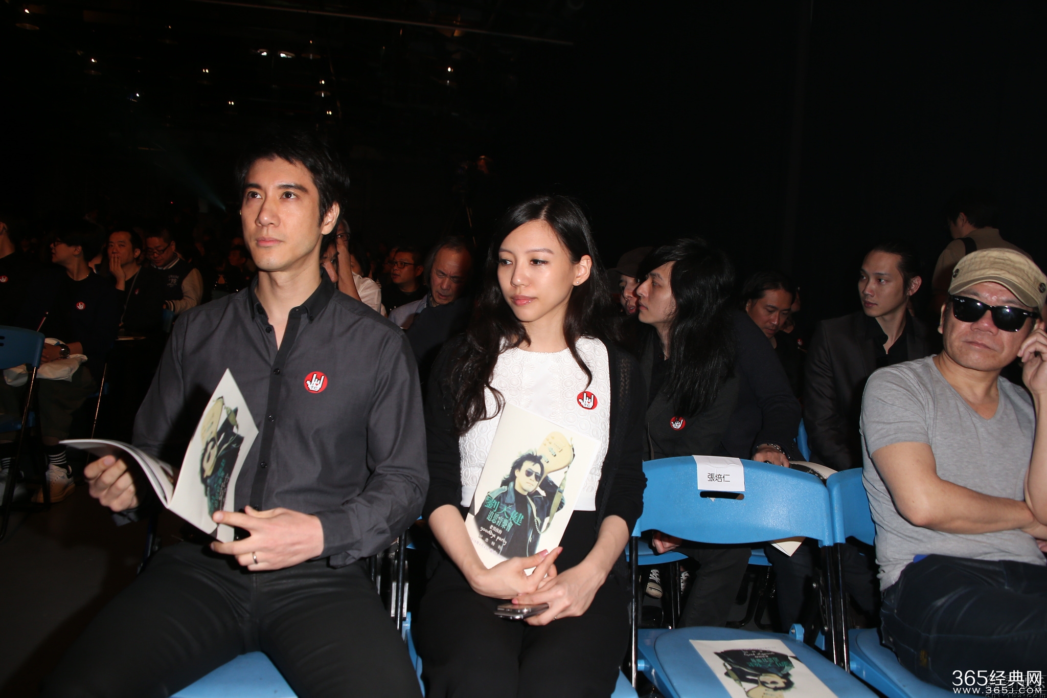 王力宏妻子李靓蕾怀二胎后首露面