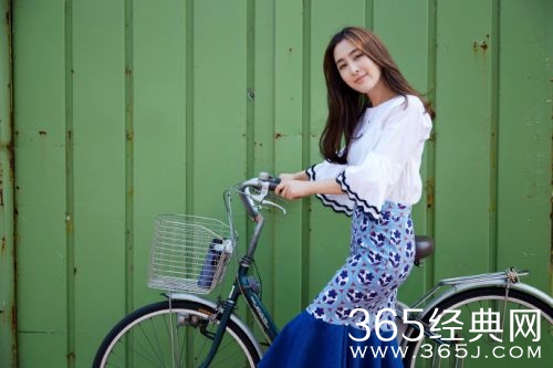 马苏白衣清纯写真曝光