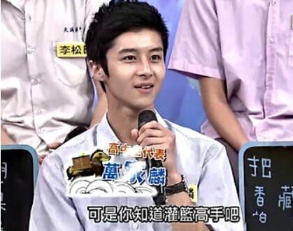 地铁萌笑男生走红资料被扒