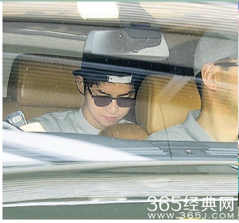 宋慧乔独身离港 宋仲基留下陪家人游玩