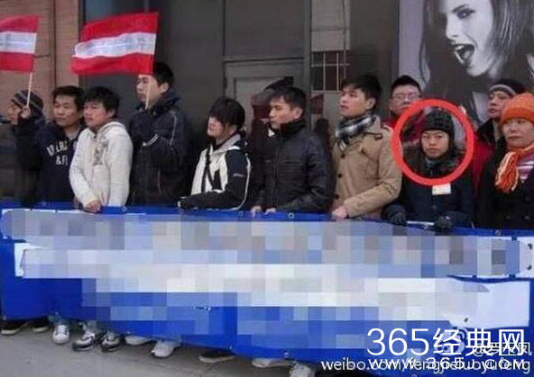 凤姐疑入反华组织 为拿绿卡抹黑中国