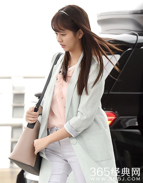 韩星金所炫飞赴中国 粉嫩少女清新甜美