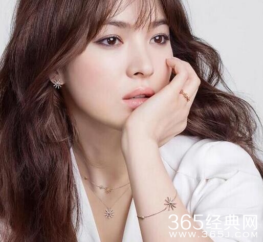 太阳的后裔柳时镇送给姜暮烟的项链是太阳花项链吗