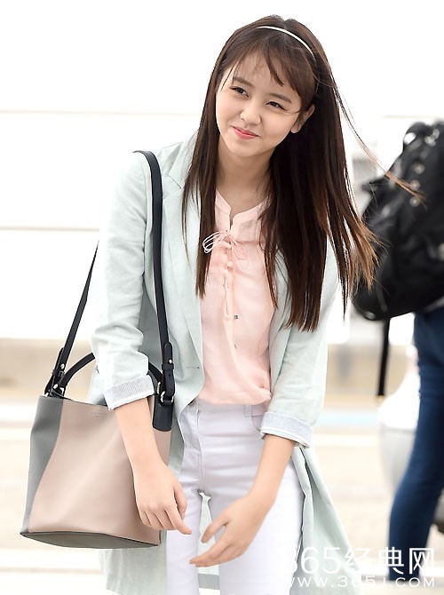 韩星金所炫飞赴中国 粉嫩少女清新甜美