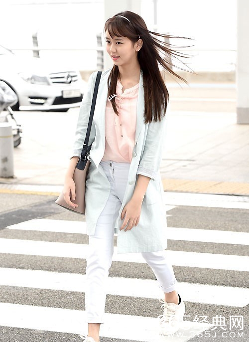 韩星金所炫飞赴中国 粉嫩少女清新甜美