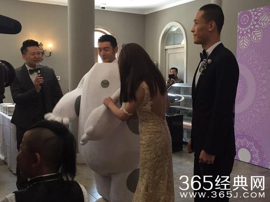 现实版“熊顿”小雨举行婚礼 黄晓明为小雨证婚现场图曝光