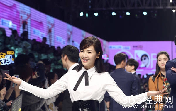 刘涛直播71万粉丝致网络瘫痪大胆直播日常生活