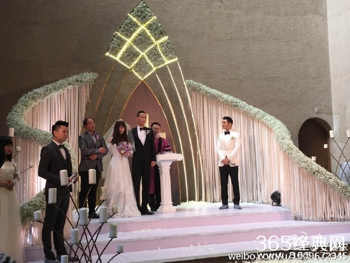 现实版“熊顿”小雨举行婚礼 黄晓明为小雨证婚现场图曝光