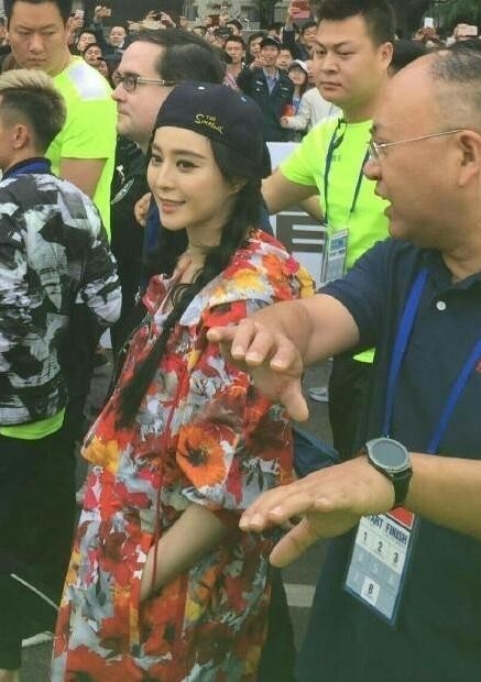 范冰冰领跑武汉马拉松被批作秀