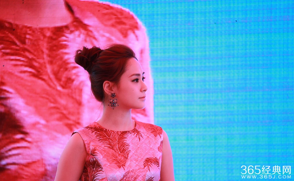 阿娇花裙捞金秀雪肤 女神甜美可爱