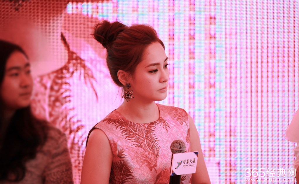 阿娇花裙捞金秀雪肤 女神甜美可爱