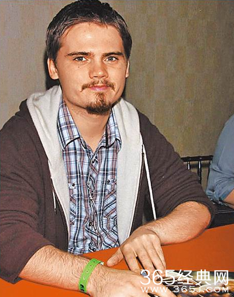 杰克洛伊近年曾出席活动为粉丝签名。