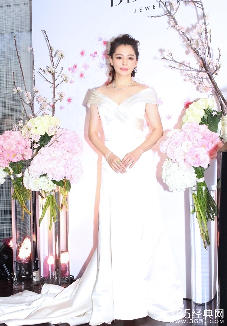 徐若瑄戴千万珠宝捞金 自言将以家庭为重