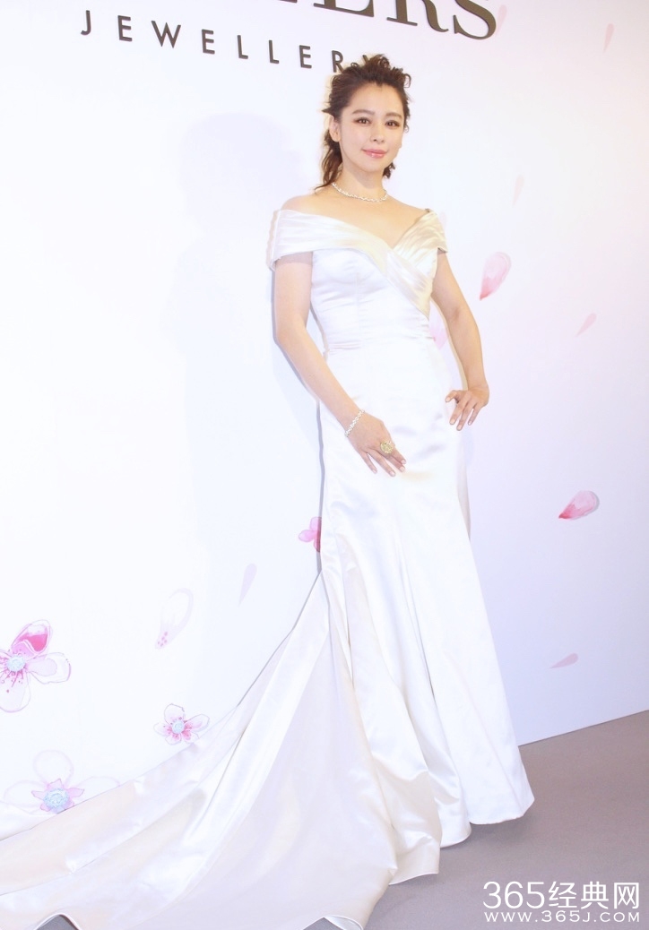 徐若瑄戴千万珠宝捞金 自言将以家庭为重